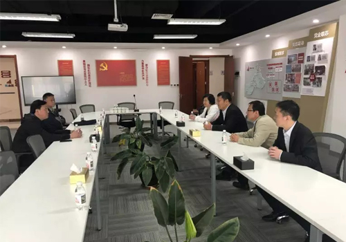 青岛市总工会对李沧区总工会维权工作进行调研