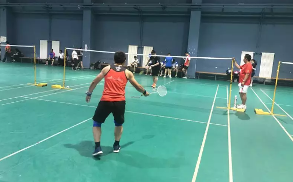 李沧区总工会举办职工羽毛球比赛